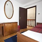 Prázdninový dům Ingrid - Four Bedroom With Pool *