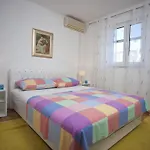Ingrid - Four Bedroom With Pool Prázdninový dům *