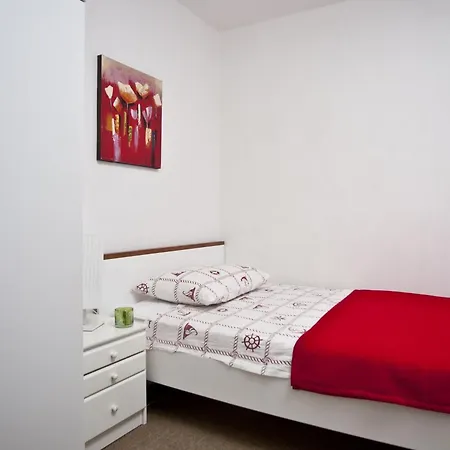 Ingrid - Four Bedroom With Pool Σπίτι διακοπών *