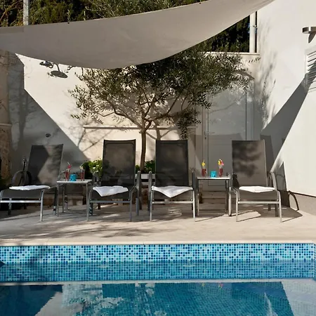 Ingrid - Four Bedroom With Pool Τρογκίρ