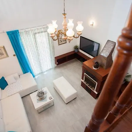 Σπίτι διακοπών Ingrid - Four Bedroom With Pool Τρογκίρ
