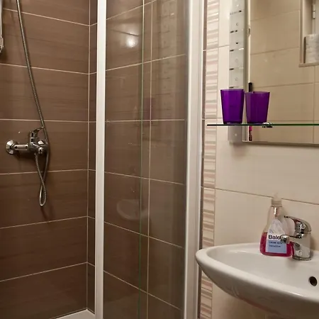 Ingrid - Four Bedroom With Pool Τρογκίρ