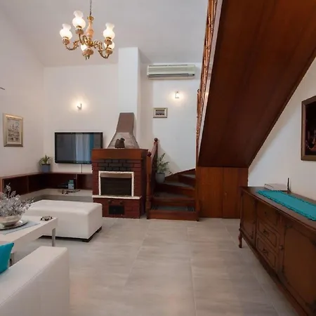 Σπίτι διακοπών Ingrid - Four Bedroom With Pool *