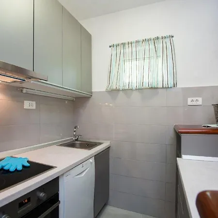 Σπίτι διακοπών Ingrid - Four Bedroom With Pool