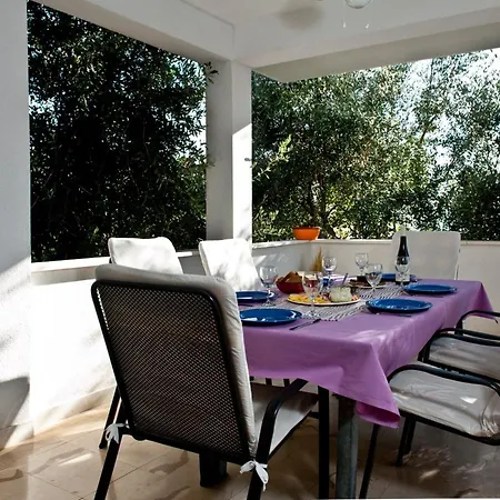 Hébergement de vacances Ingrid - Four Bedroom With Pool
