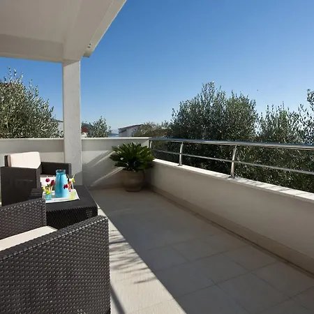 Ingrid - Four Bedroom With Pool * Trogir