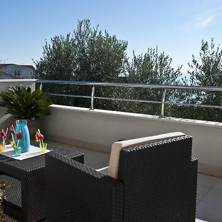Hébergement de vacances Ingrid - Four Bedroom With Pool *