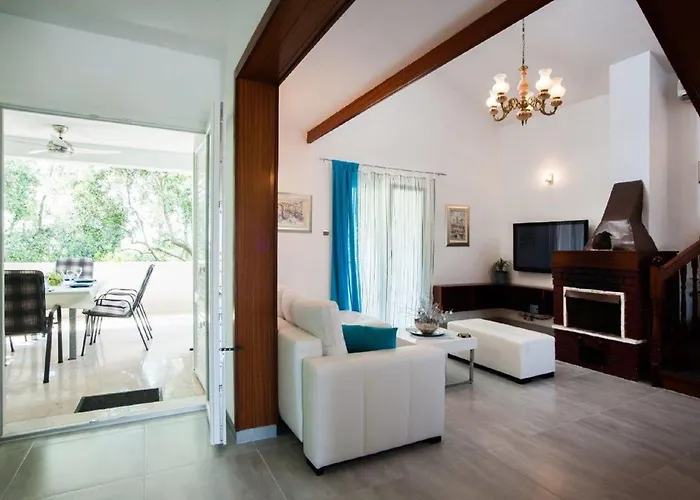 Ingrid - Four Bedroom With Pool Сasa de vacaciones Trogir