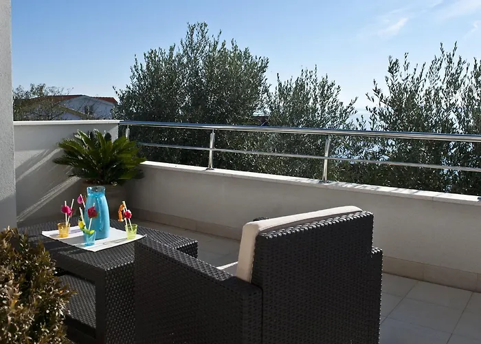 Сasa de vacaciones Ingrid - Four Bedroom With Pool *